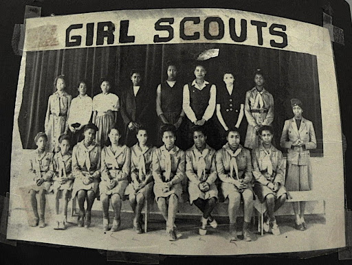 An early photographic image of the graduating class of 1927 in Lincoln Academy.